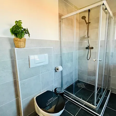 Wohlfuehl-apartment Mareiki*balkon*stellplatz*wifi* Erfurt